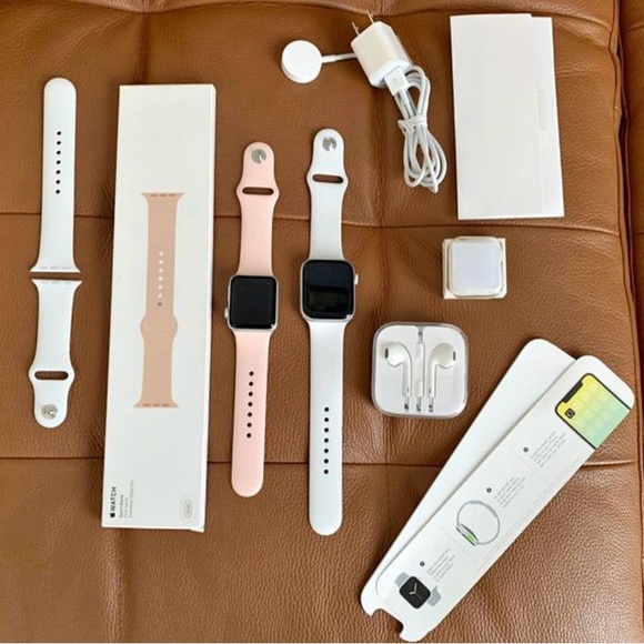 Apple Watches Pair Full Set for sell, Perfect couple or anniversary,... - Picture 1 of 6
